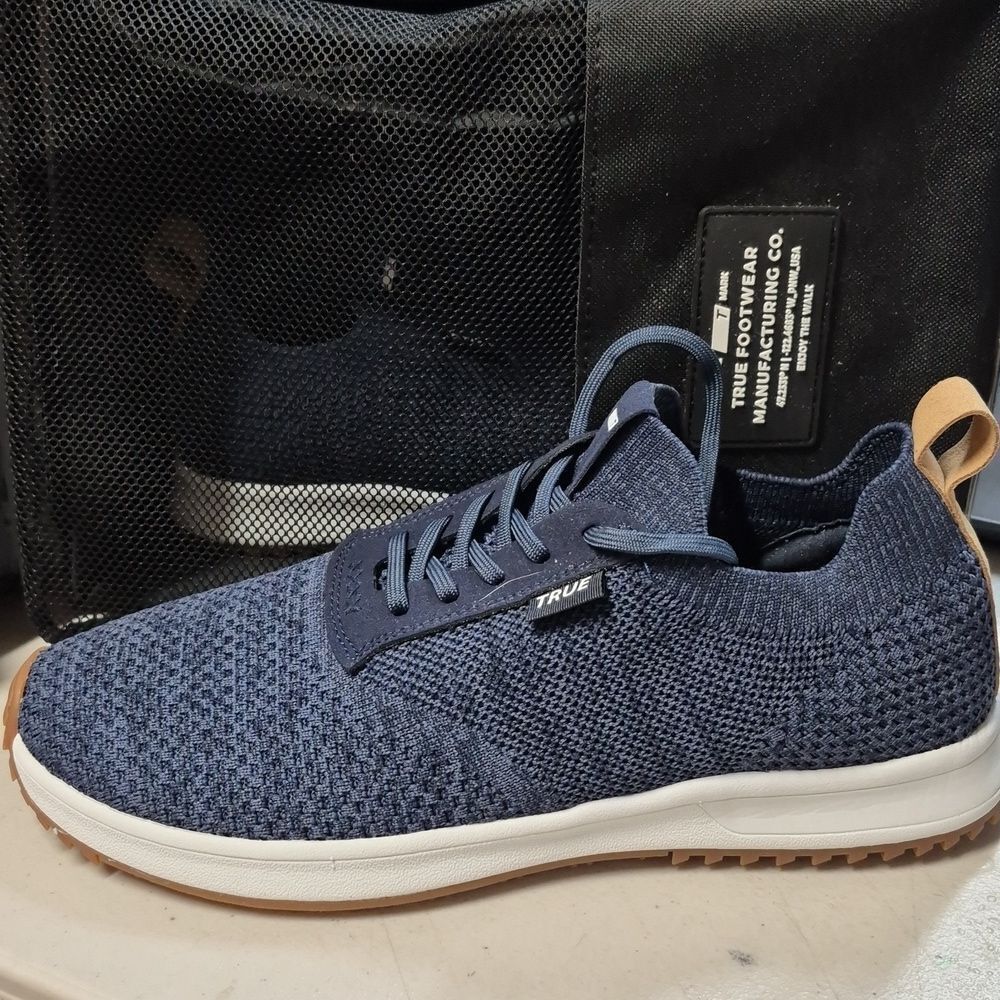 True All Day Knit II Men's 8.5 Navy Shoe - NWOT
